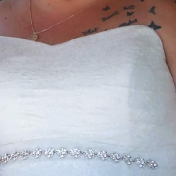 Plus size ivory lace wedding dress - Picture 5 of 8